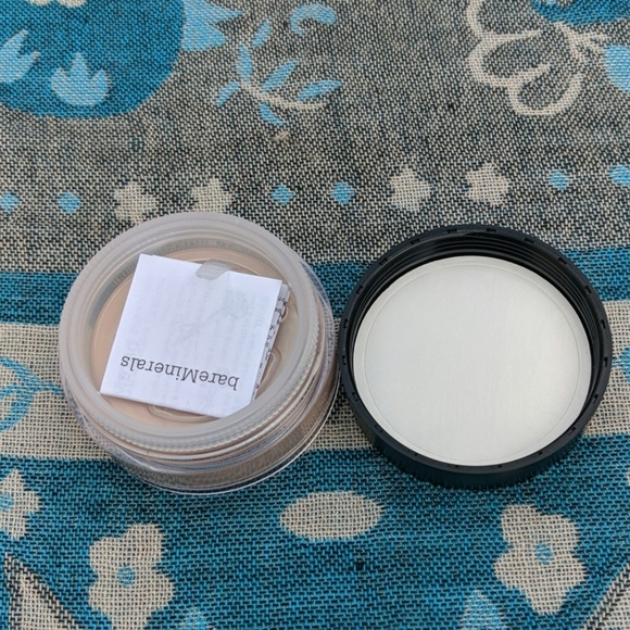Matte mineral foundation - Picture 3 of 3